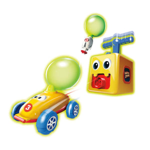 Coche de carreras con globos